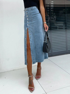 Falda Midi de Mezclilla Azul Claro de Cintura Alta con Cierre de Botones Delanteros, Abertura Lateral Sexy, Perfecta para un Estilo Casual Chic y Urbano de Verano - Product Image 1