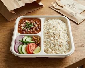 Assiette carrée jetable compostable en bagasse blanche à 3 compartiments, compatible micro-ondes, pour plats à emporter - Product Image 2
