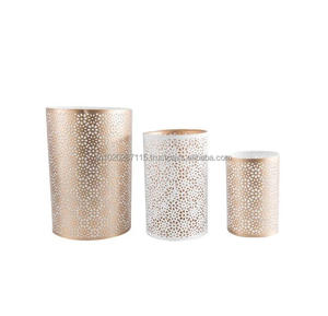 Bougeoir votif décoratif en fer avec base ornée, idéal pour mettre en valeur les intérieurs classiques des maisons - Product Image 1