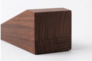 Butée de porte minimaliste en bois d'acacia faite à la main pour la décoration de chambre et de maison, design durable - Product Image 3