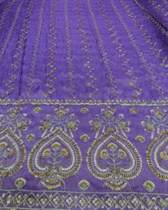 Tissu Fandy à la mode, large de quarante quatre pouces, au toucher lisse, au tombé élégant et à la texture délicate, idéal pour les créateurs et les occasions festives. - Product Image 3