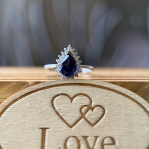 Bague de fiançailles pour femme en or blanc 14 carats plaqué rhodium, diamant de laboratoire de 1,50 carat, halo de 0,25 carat, pierres latérales, éternité complète, IGI - Product Image 2