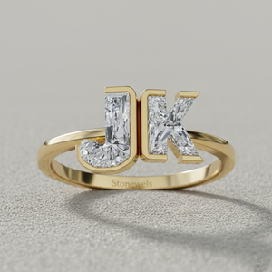 Anillo Personalizado con Inicial en Oro Stonewels, Diamante Cultivado en Laboratorio CVD |   Joyería de Lujo con Alfabeto Personalizado |   Anillo con engaste de bisel certificado - Product Image 3