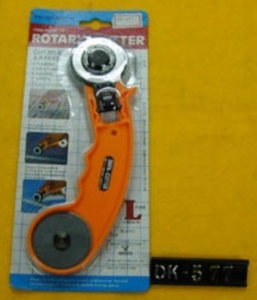DK-577 45MM Rotary <b>Cutter</b> | Rotary <b>Cutter</b> 45mm Plastic Handle Durable Leather Craft Tool - Product Image 1