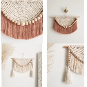 Elegante colgante de pared de macramé con detalles de cuentas de madera para decoración de pared de cocina, agrega un toque cálido y artesanal a espacios de cocina. - Product Image 4