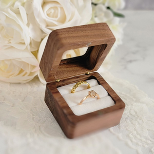Caja de anillos hexagonal de madera maciza de nogal, grabada con su logotipo, hecha a mano y tallada, de blossom craft india - Product Image 1