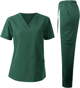 Conjuntos de Uniformes Médicos de Enfermería de Primera Calidad, Blusa de Manga Corta con Cuello en V y Pantalones Cargo Rectos, Logotipo Personalizado, Poliéster - Product Image 2