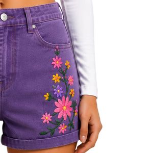 Shorts en jean taille haute pour femmes, couleur violette, avec broderie florale colorée, shorts décontractés d'été, fabricant OEM ODM sur mesure - Product Image 4
