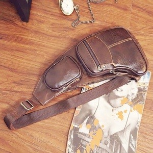 Bolso de Pecho de Cuero Genuino de Moda para Hombre y Mujer - Resistente al Agua, Duradero y Cómodo para Uso Diario - Product Image 1