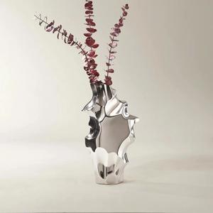 Jarrón de Metal de Diseño Elegante para Decoración del Hogar, Florero Premium para Oficina y Hoteles - Product Image 2