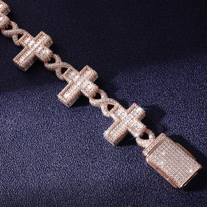 Bracelet religieux tendance en or blanc plaqué rhodium avec accents de diamants en forme de croix pour femmes et hommes - Anniversaire - Product Image 2