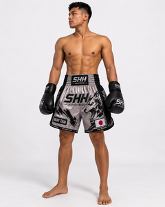 Pantalones Cortos de Muay Thai Personalizados SHH OEM para Hombre, Color Plateado y Negro, Satinados, para Kickboxing y Boxeo, con Logotipo Personalizado, Fabricante Deportivo - Product Image 4