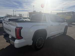 Toyota Tundra Limited CrewMax 2023 Usada con Caja de 5.5' - Product Image 2