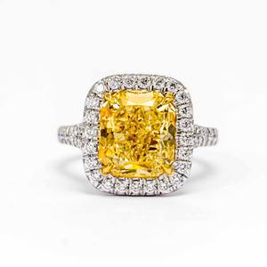 Bague de fiançailles de luxe en or blanc 14 carats avec halo, diamant de laboratoire jaune fantaisie 5,00 carats taille radiant VS2, certifié IGI, élégante pour mariée - Product Image 1