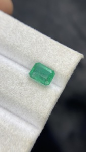 Émeraude naturelle certifiée du Zambie, taille octogonale, pierre à bon lustre, pierre précieuse non montée pour la création de bijoux, 1,65 carat - Product Image 3