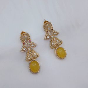 JeweleMarket - Pendientes de Perlas de Agua Dulce Chapados en Oro para Mujer, con Cristales, para Compromiso, Boda, Aniversario, Regalo Étnico - Product Image 1