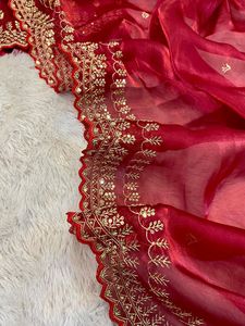 Sari Étnico Indio-Pakistaní de Tela de Seda Roja con Bordado y Lentejuelas, Traje Tradicional para Novia, Boda, Fiesta o Uso Casual - Product Image 4