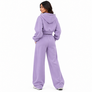 Ensemble de survêtement tendance pour femme avec sweat à capuche court et pantalon large, broderie personnalisée, détails œillet, en molleton, pour le loisir - Product Image 2