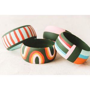 Ensemble de bracelets en bois faits à la main pour femmes, bijoux ethniques traditionnels pour tous les jours et les occasions spéciales, accessoires peints - Product Image 2