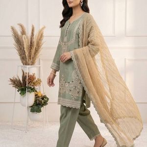 Ensemble Salwar en satin de verre brodé pour femme avec travail de sequins et cordons, et dupatta froissé, idéal pour les soirées - Product Image 1