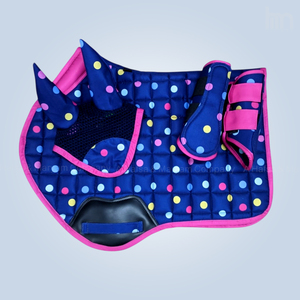 Ensemble de dressage premium en tissu à pois imprimé pour selle de cheval avec voile anti-mouches et protège-tibias, couleur personnalisable, équipement équestre - Product Image 1