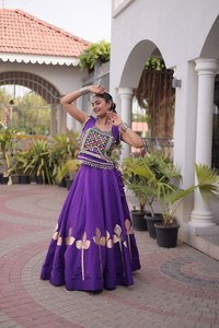Lehenga Choli de Seda Romana India de Lujo con Falda de 6 Metros, 24 Costuras Kali y Trabajo de Patrones Gota - Product Image 6