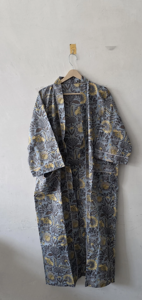 Exquisito Kimono de Algodón Estampado a Mano, Gris Mostaza, Floral, Ropa de Estar por Casa Artesanal, Elegante, Midi, Cintura Alta, Asimétrico - Product Image 3