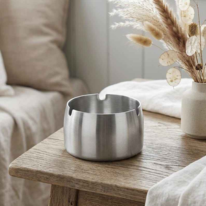 Cendrier compact en métal pour bureau, balcon et jardin - Product Image 1