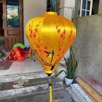 Élégante lanterne en soie suspendue Lanternes vietnamiennes traditionnelles peintes à la main du Vietnam Livraison rapide Meilleur prix