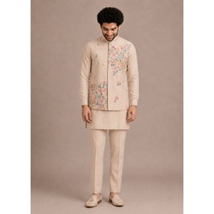 Conjunto de Kurta y Pantalón de Seda Beige con Bordado Floral para Hombre, con Chaqueta - Product Image 2