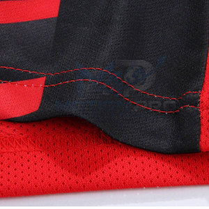 Nouvelle tenue de football personnalisée, impression de numéros personnalisés, tissu 100% polyester respirant, écologique, de haute qualité, durable - Product Image 4