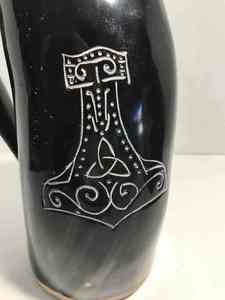 Mug en corne de buffle naturelle polie gravée, fait main, motif animal viking, avec logo personnalisé, style médiéval, taille moyenne - Product Image 3