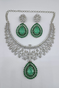 Ensemble de collier de qualité supérieure finition argentée avec pierre double, idéal pour les soirées, les mariages, un look luxueux qui convient à toutes les tenues - Product Image 1