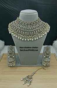 Parure de collier ras-du-cou, boucles d'oreilles et Maang Tikka de luxe vintage en cuivre plaqué or, ornée de perles et de Kundan, certifiée par une tierce partie, pour femme, idéale pour mariage - Product Image 3