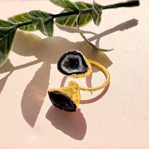 Anillo Abierto de Geoda Negra Natural con Baño de Oro Ajustable, Anillo de Cristal Natural, Joyería Boho, Regalo para Novia - Product Image 4