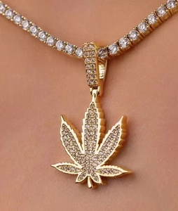 Pendentif Feuille de Cannabis Hip Hop en Argent 925, entièrement serti de Moissanite VVS, Collier Feuille de Cannabis, Cadeaux pour les amateurs de cannabis - Product Image 3