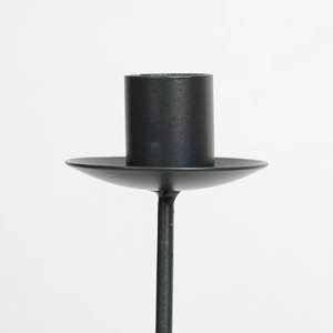 Support à bougies haut en métal noir contemporain avec design incurvé, idéal pour le salon, l'hôtel et les événements. - Product Image 2