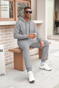 ชุดวอร์มผู้ชายแบบสวมหัว เสื้อฮู้ดดี้ กางเกงจ็อกเกอร์ เหมาะสำหรับออกกำลังกาย วิ่ง และสวมใส่ลำลองสไตล์สตรีท ผลิตจากวัสดุที่นุ่มสบาย - Product Image 3