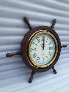 Horloge murale en bois en forme de roue de bateau, design nautique, Huntleigh Station Cambridge Angleterre, décoration vintage pour la maison et le bureau - Product Image 5
