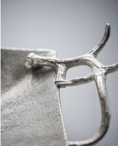 Plateau en métal texturé avec poignée en forme de corne de cerf, idéal pour la cuisine et la salle à manger, article pour fournisseur en gros - Product Image 5