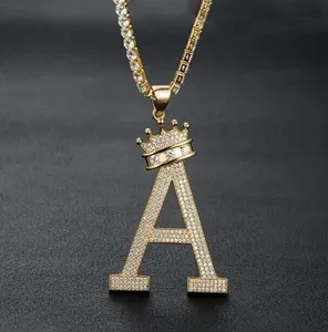 Colgante con Letra Inicial Personalizada, Diamante Simulado Redondo de 2 Quilates, Chapado en Oro Amarillo de 14k - Product Image 1