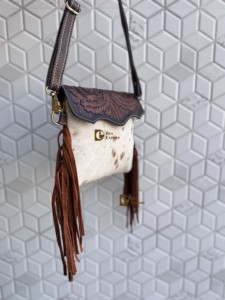 Bolso bandolera de cuero con flecos y grabado a mano estilo occidental, vintage, bohemio, hecho a mano, de piel con pelo, multiusos. - Product Image 2