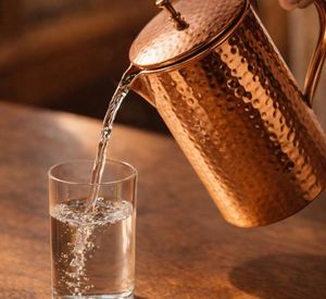 Ensemble de carafes en cuivre pour la famille, service d'eau en métal avec verres, durable, réutilisable, vaisselle de cuisine et de salle à manger. - Product Image 2
