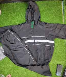 Conjunto Deportivo Unisex de Alta Calidad Personalizable con Logotipo y Diseño Único - Product Image 3