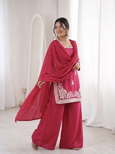 NOUVEAU DESIGNER ROMAN SILK TOP PALAZZO ET DUPATTA EN SOIE ROMAINE AVEC TRAVAIL GONFLEÉ ET GÉLÉNOUCHÉ - Product Image 2