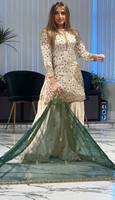 Ensemble de costume Gharara en soie Fendy pour femmes – Salwar Kameez avec broderies lourdes et sequins, et dupatta en tulle, idéal pour les mariages