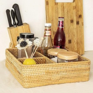 Plateau de rangement rectangulaire en rotin tressé à la main avec séparateurs pour l'organisation de table, design minimaliste, organisateur multi-compartiments - Product Image 5