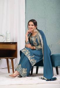 Robe traditionnelle indienne pakistanaise pour femmes, en soie turquoise brodée, longueur cheville, avec bordure dorée, coupe classique - Product Image 2