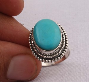 Anillo de Plata de Ley con Turquesa Ovalada Natural, Diseño Clásico para Fiestas, con Cuerda y Borde de Cuentas, Venta al Por Mayor - Product Image 1