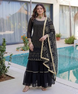 Ensemble haut, sharara et dupatta en georgette fantaisie avec broderie, sequins et travail zari, pour tenue de fête, prix de gros, vêtement ethnique, coton multicolore - Product Image 1